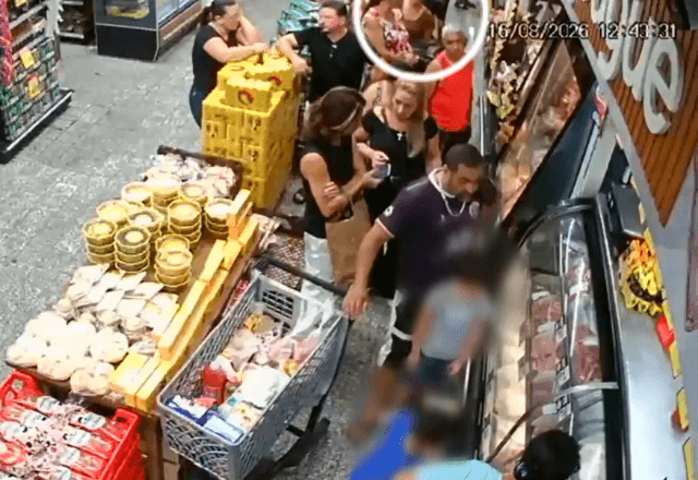 Homem é preso após matar esposa a facadas em mercado em SP